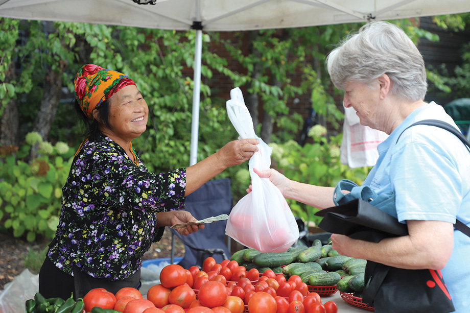 Here’s All You Need to Know About the Edina Farmers Market