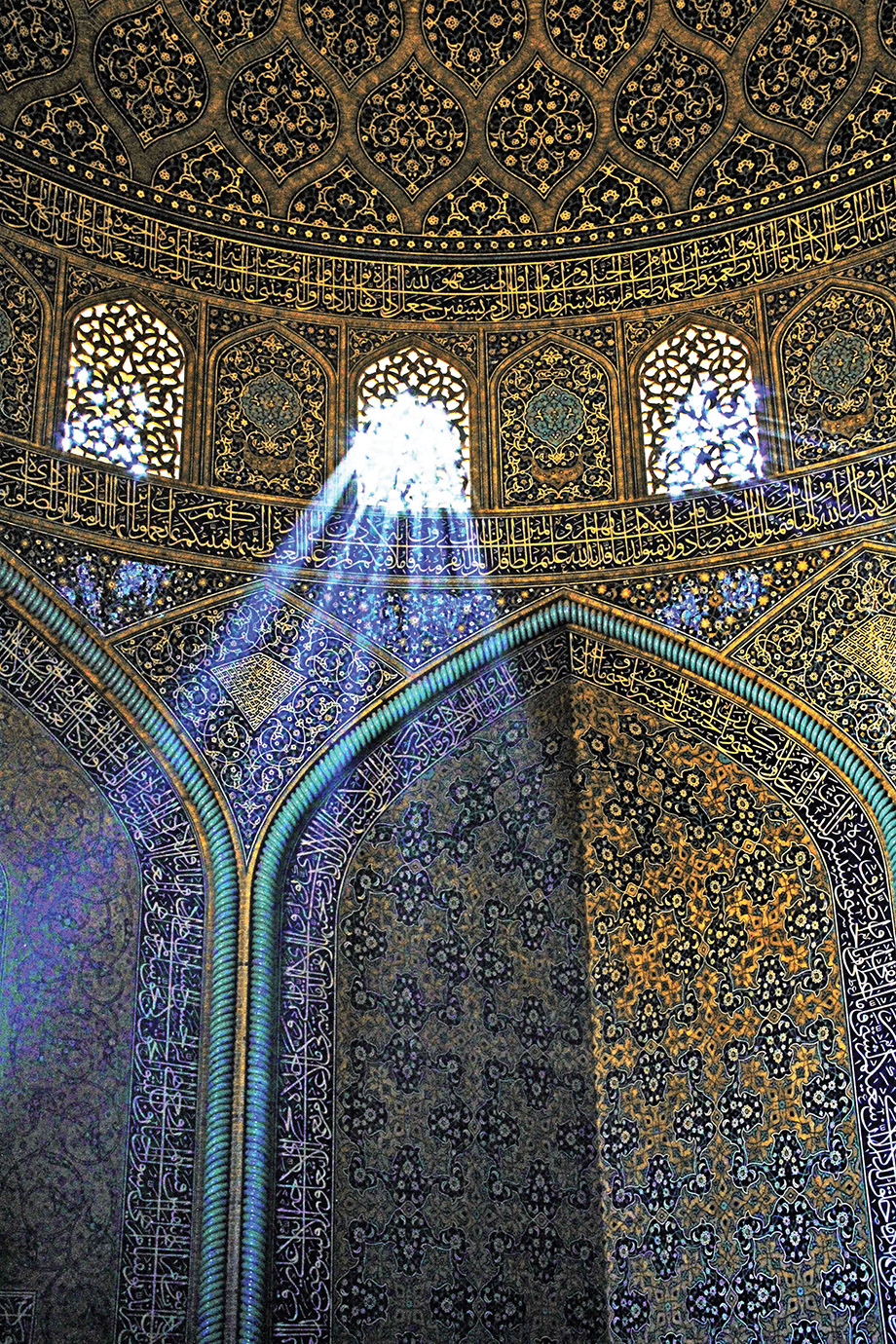 Sheikh Lotfollah Mosque in Esfahan, Iran.