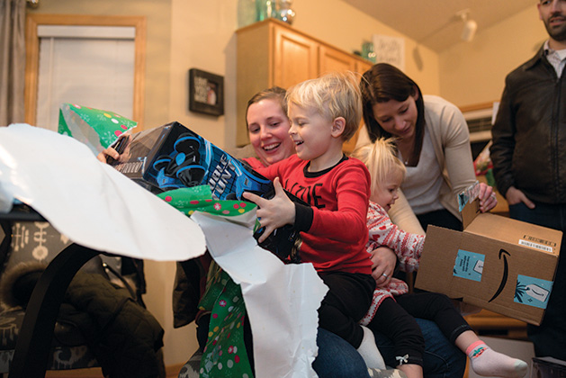 ‘Edina Residents Move Mountains’: Local Volunteers Step Up to Give Family Best Christmas Ever