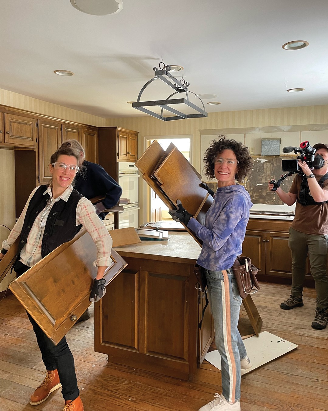 Kirsten Meehan and Lindsey Uselding filming an episode about the home of their colleague and his wife, Ron and Sonia Ungerman. The home had ice dams that caused water damage throughout the house. 
