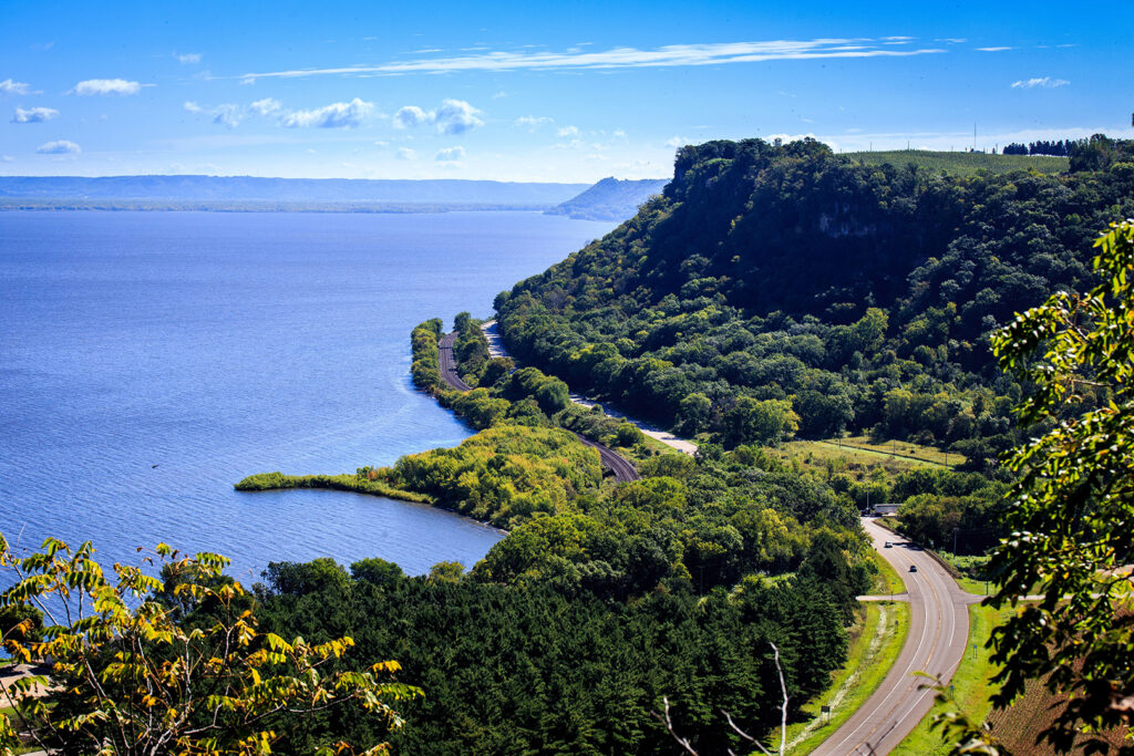 【FM TOWNS】ビューポイント　VIEW POINT Take the Ultimate Family Road Trip on the Great River Road | Edina