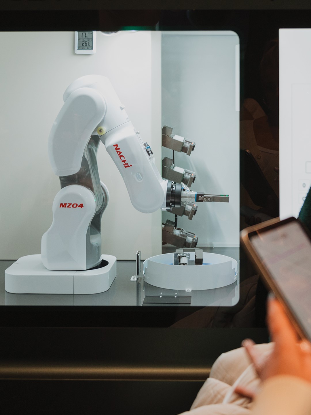 The SmartSKN robot formulates custom beauty products in real time. 