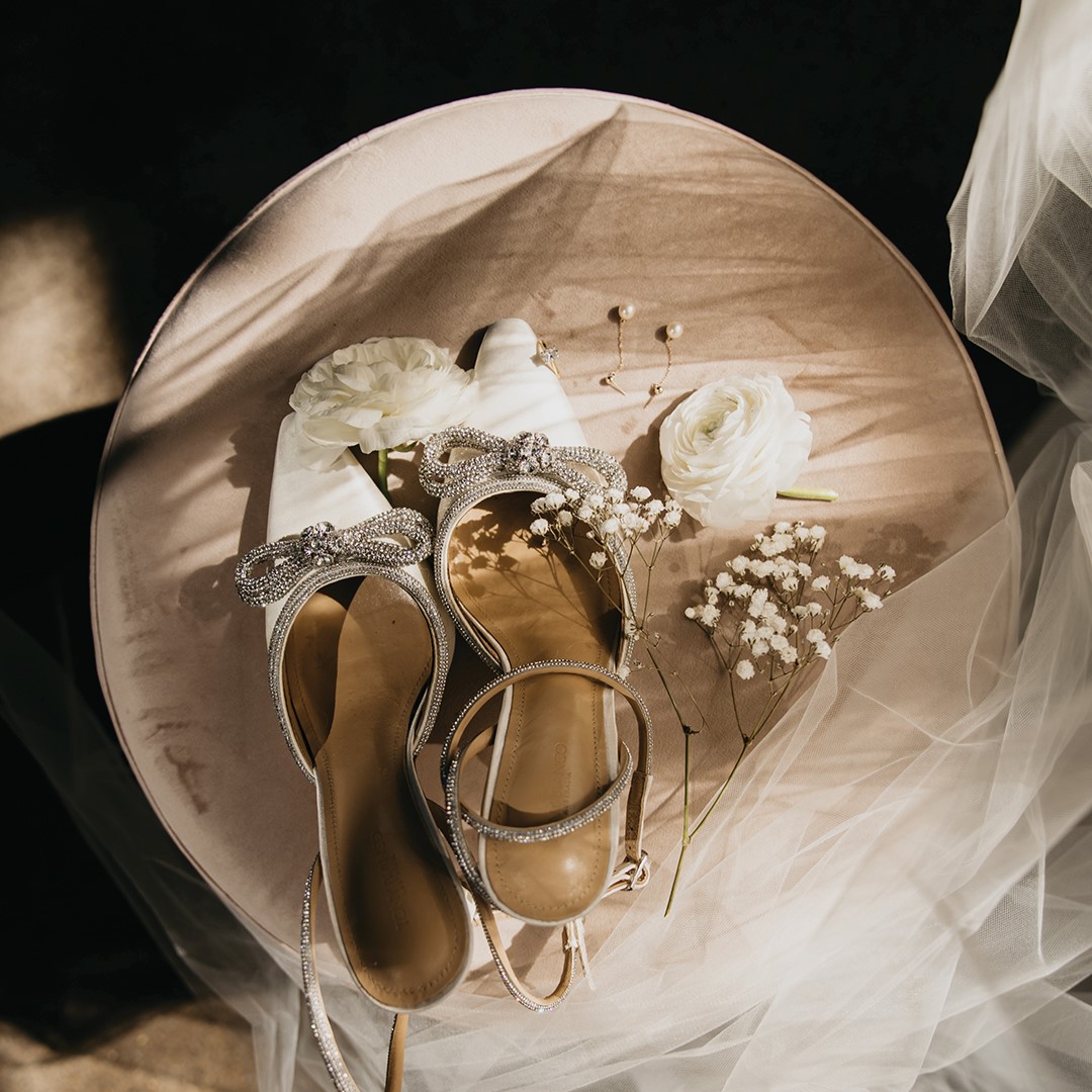 Wedding planner Lexi Skoog liked how Annelise Lee brought baby’s breath to the forefront of the design, mounding it at the center of the tables and the ceremony pillars and lining the stage.