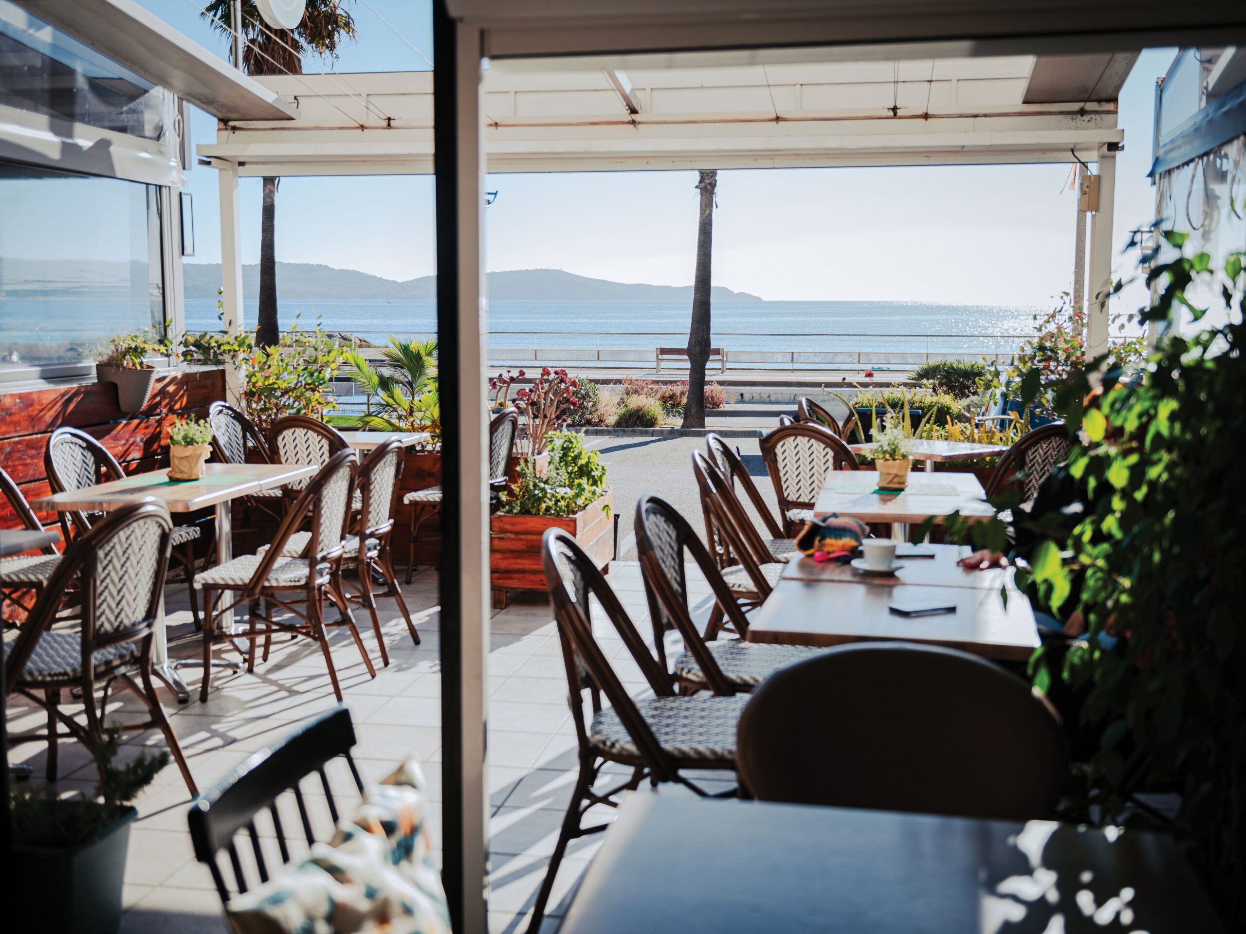 The restaurant is in the town of Cavalaire-sur-Mer. Customers get spectacular views of the Mediterranean Sea. 