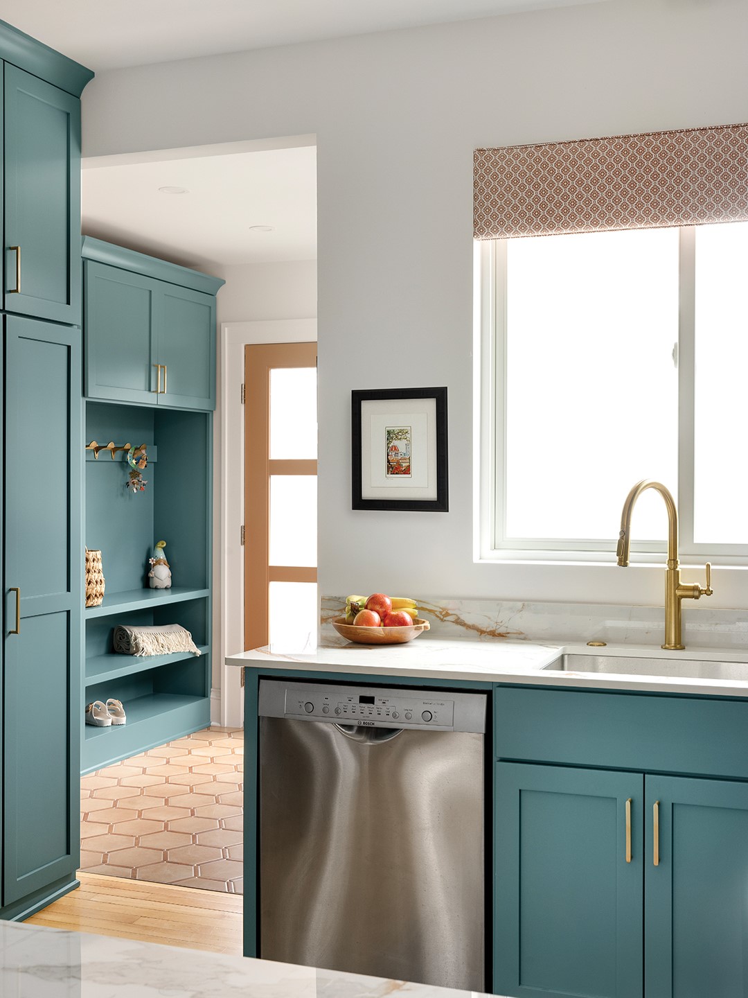 Having natural light was important to the homeowner. To avoid blocking any light from coming through the kitchen window, Zimmer Design added a cornice instead of curtains or shades.