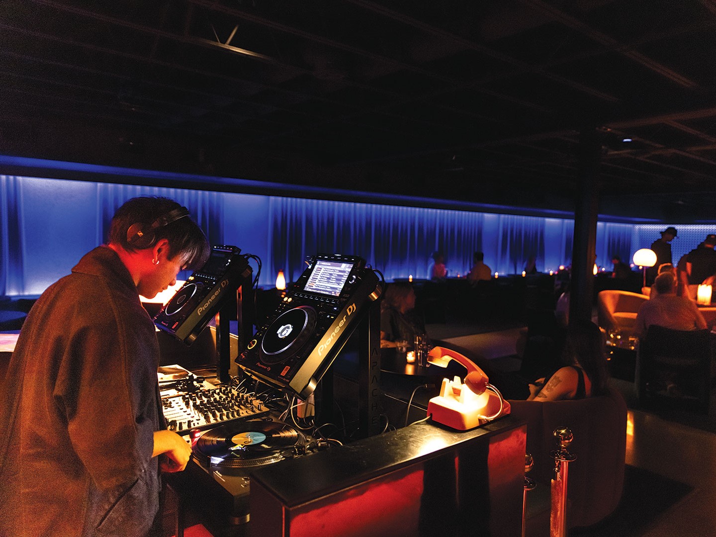 Music is at the forefront of the noma hi-fi experience. DJs curate playlists that take customers on an immersive listening adventure.