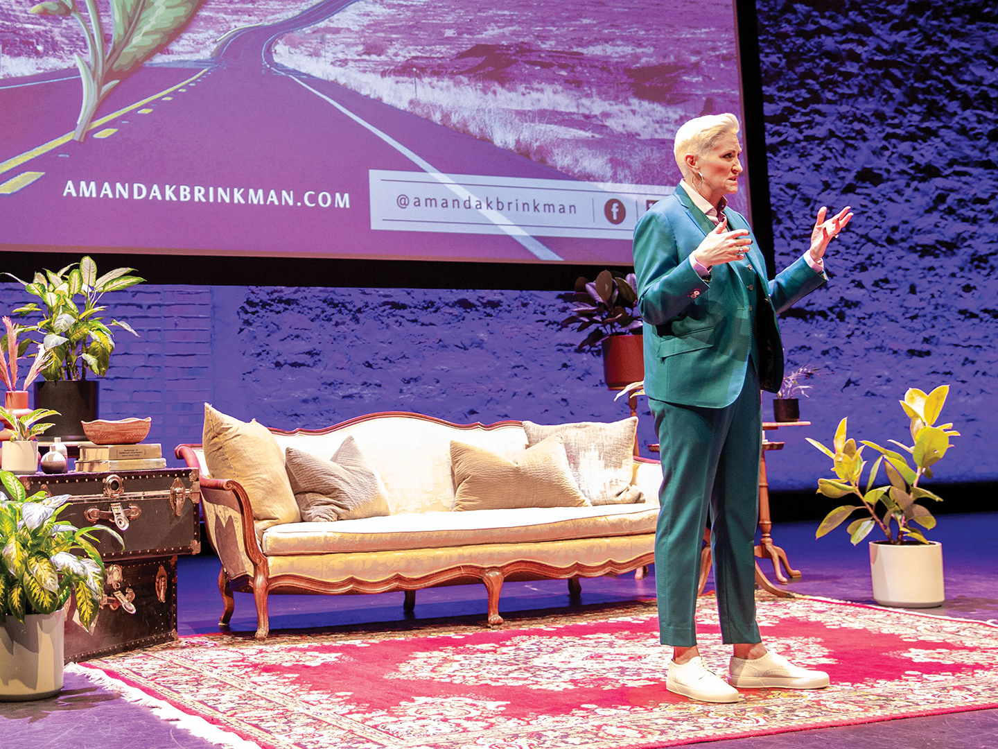 Amanda Brinkman takes the stage in a loose-fitting custom suit by King Brothers.